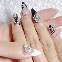 Nailholic - Gel x with Chanel style design