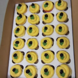 Dessert First - Lushes Lemon Cupcakes!