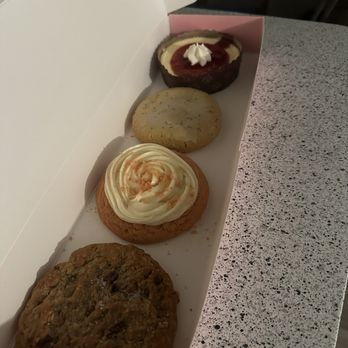 Crumbl - Euless - Mom's recipe (oatmeal, toffee, pb and chocolate chips), pink velvet, lemon poppy seed and raspberry cheesecake - Bakeries Near Me - Euless, Texas