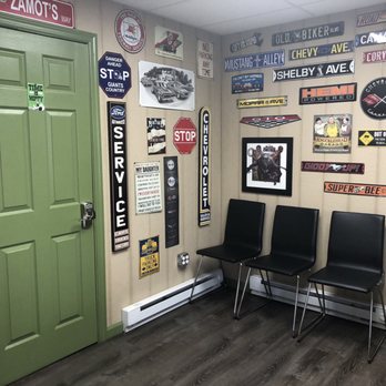 Raymond's New & Used Tires - waiting room - Tires Near Me - Newark, New Jersey