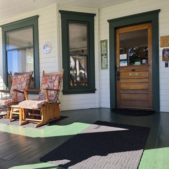 Abigail's Bed and Breakfast Inn - Front porch - Bed & Breakfast Near Me - Ashland, Oregon