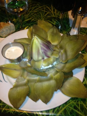 Photo of Le Marché - Paris, 75, FR. Amazing surprise there, I ate a whole artichoke with a poached egg. This starter turned my papillae on. The service: so friendly