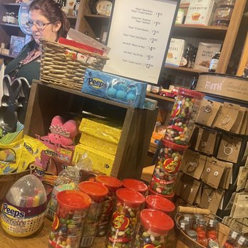 Cracker Barrel Old Country Store - Breakfast & Brunch Near Me - Macon, Georgia