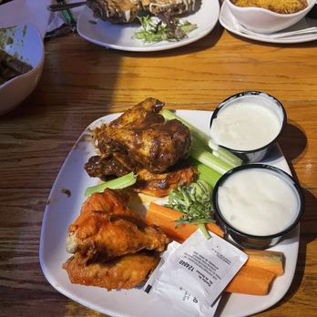 Molly Malone's Irish Pub & Restaurant - Jamaican jerk & spicy garlic wings - Irish Near Me - Covington, Kentucky