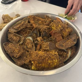Cajun Crawfish Stop - Cajun/Creole Near Me - Covina, California