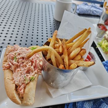 Lighthouse Grill - Lobster roll - American Near Me - Lake George, New York Lighthouse Grill - Lobster roll - American Near Me - Lake George, New York