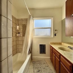 Guest bath before.