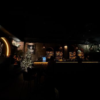 Two Wrongs - Inside - Bars Near Me - Portland, Oregon
