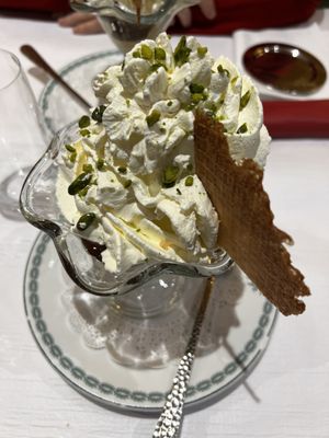 Brasserie Lipp by null