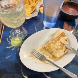 Chicken quesadilla, margarita