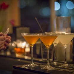 Longliner Lodge Restaurant - Our full bar serves up the best martinis in town, as well as locally-crafted Alaskan beers and a top-notch wine selection.