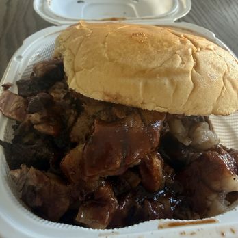 Nini's BBQ - Brisket sandwich - Caterers Near Me - Menifee, California