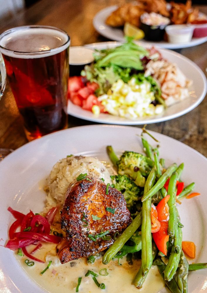 Captain Groovy's Grill & Raw Bar