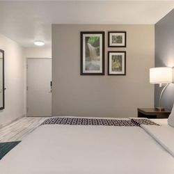 La Quinta Inn by Wyndham Peru Starved Rock State Park - Guest room