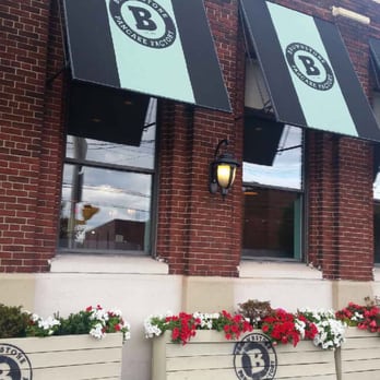 Brownstone Pancake Factory - Exterior sideview - Breakfast & Brunch Near Me - Edgewater, New Jersey