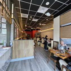 Inu Inu Ramen - Main sitting area