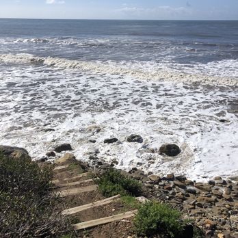 La Piedra State Beach - End of the stairs with a ladder at the end - Beaches Near Me - Malibu, California La Piedra State Beach - End of the stairs with a ladder at the end - Beaches Near Me - Malibu, California