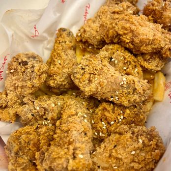 Tokyo Chick - 12 piece original crust wings (comes with the seasoned bed of fries underneath) Yum! - Chicken Wings Near Me - Pasadena, California
