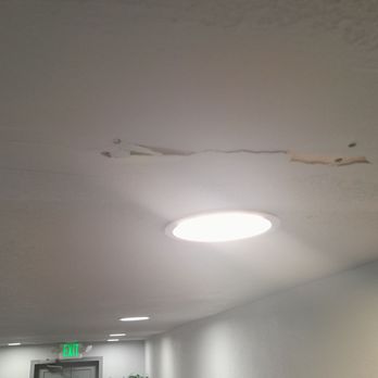 Ocean Paradise - Ceiling peeling (in multiple places in the hall) - Hotels Near Me - Ocean Shores, Washington Ocean Paradise - Ceiling peeling (in multiple places in the hall) - Hotels Near Me - Ocean Shores, Washington