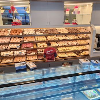 Jarosch Bakery - A smorgasbord  of deliciousness of pastries, doughnuts and other flaky and rich items. - Bakeries Near Me - Elk Grove Village, Illinois