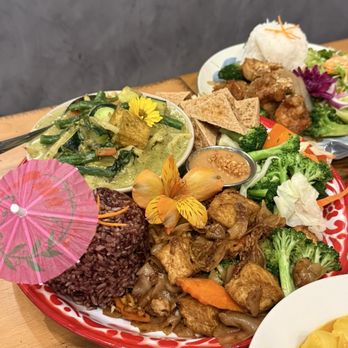 Little Plearn Thai Kitchen - Plant-based set - Thai Near Me - Berkeley, California Little Plearn Thai Kitchen - Plant-based set - Thai Near Me - Berkeley, California
