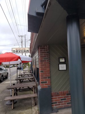 Barlow Tavern by null