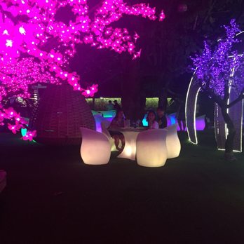 La Vie Parisienne - Out door seating is wonderful! - Bakeries Near Me - Cebu City, CEB