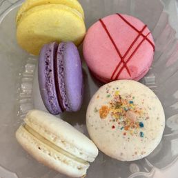 Macarons: (clockwise) lemon, strawberry shortcake, fruity pebbles, coconut, blackberry cobbler Macarons: (clockwise) lemon, strawberry shortcake, fruity pebbles, coconut, blackberry cobbler