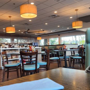 Broken Yolk Cafe - Breakfast & Brunch Near Me - Fullerton, California
