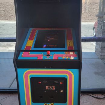 Mama Maxie's Pizzeria - Classic Ms. PAC MAN quarter machine!! So retro!! - Pizza Near Me - Henderson, Nevada Mama Maxie's Pizzeria - Classic Ms. PAC MAN quarter machine!! So retro!! - Pizza Near Me - Henderson, Nevada