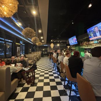 Carbonara - Interior - Italian Near Me - Gainesville, Virginia
