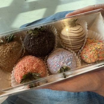 Dipped By Dee - Mixed pack of dipped strawberries. - Desserts Near Me - Las Vegas, Nevada