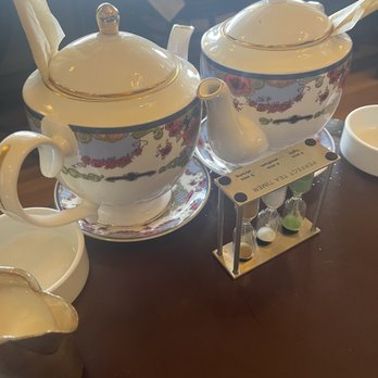 Q at The Empress - Tea pots - Seafood Near Me - Victoria, British Columbia