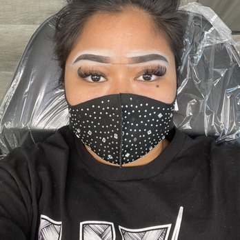 Boundless Beauty - Mapping before she tattooed, you can see the arch/tail isn't the same She didn't stay in or on her lines. - Permanent Makeup Near Me - Las Vegas, Nevada