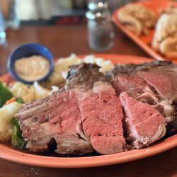 Machi's Saloon & Grill