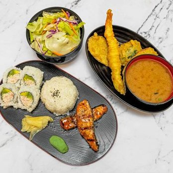 Teriyaki Express - Salmon Bento
Includes Rice, 4pc California Roll, Miso Soup, Mixed Tempura, House Salad - Japanese Near Me - Fullerton, California Teriyaki Express - Salmon Bento
Includes Rice, 4pc California Roll, Miso Soup, Mixed Tempura, House Salad - Japanese Near Me - Fullerton, California