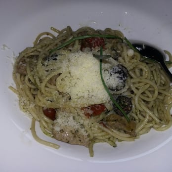 Kravín - Spaghetti s vepřovou panenku, pestem, černými olivami, sušenými rajčaty a parmezánem - Pubs Near Me - Praha-2, Puerto Rico