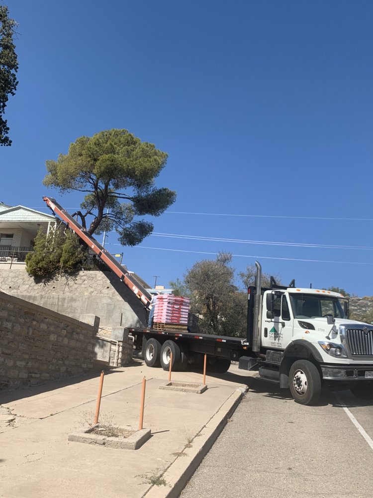 Slide of G&V Roofing