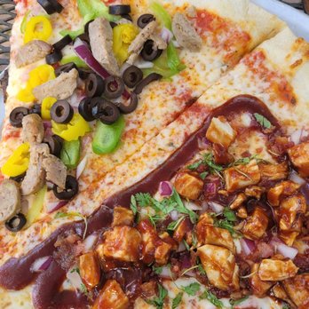 Carlisle's Pizza Tavern - Herbivore w/ Sausage & BBQ Chicken - Pizza Near Me - Roswell, Georgia Carlisle's Pizza Tavern - Herbivore w/ Sausage & BBQ Chicken - Pizza Near Me - Roswell, Georgia