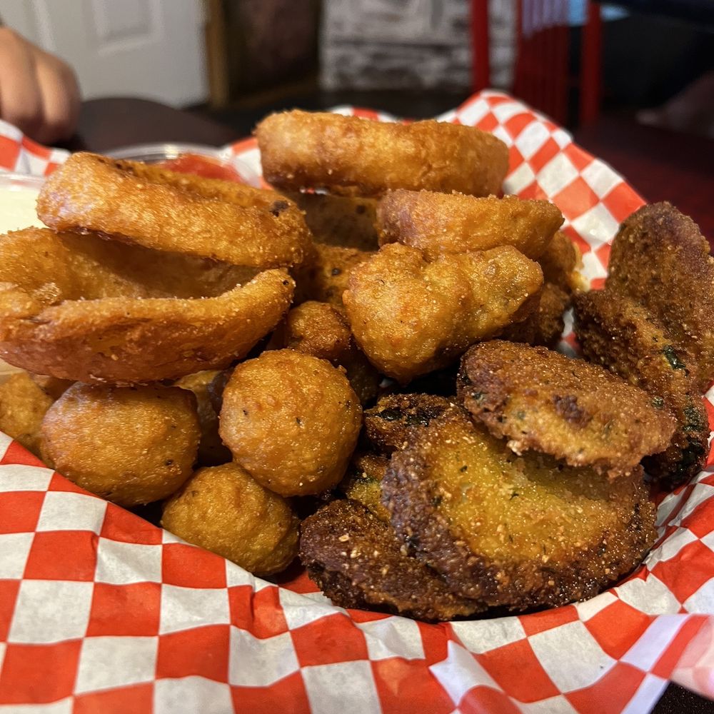 M J’s Hideaway - Appetizer platter- onion rings, mozzarella sticks, zucchini and mushrooms - Pizza Near Me - Show Low, Arizona M J’s Hideaway - Appetizer platter- onion rings, mozzarella sticks, zucchini and mushrooms - Pizza Near Me - Show Low, Arizona