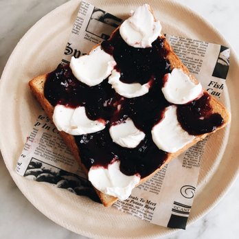 Davelle - Berry and cream cheese on toast - Japanese Near Me - New York, New York