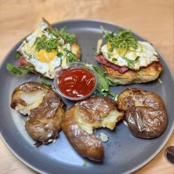The Urban Tap - Irish Benedict - Gastropubs Near Me - Pittsburgh, Pennsylvania The Urban Tap - Irish Benedict - Gastropubs Near Me - Pittsburgh, Pennsylvania