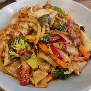 Sisters Thai - Drunken Noodles - Thai Near Me - Alexandria, Virginia Sisters Thai - Drunken Noodles - Thai Near Me - Alexandria, Virginia