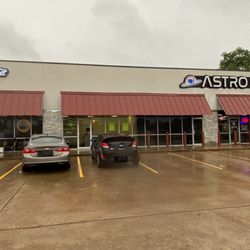 Mobile Kangaroo -  Pearland - mobilekangaroo is located between Power Fit Eats & Astro Pawn in Pearland, TX.