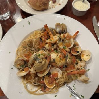 Stephano's Ristorante - Mini clams and shrimp over linguini in a garlic white wine sauce - Italian Near Me - Fishkill, New York