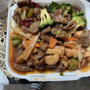 Oriental Cafe - Combo #5 beef and broccoli/pepper and onions steak /spicy beef /chicken with garlic sauce - Cafes Near Me - Killeen, Texas Oriental Cafe - Combo #5 beef and broccoli/pepper and onions steak /spicy beef /chicken with garlic sauce - Cafes Near Me - Killeen, Texas