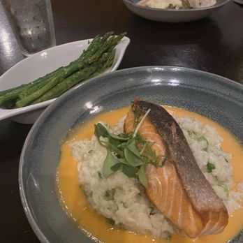 Hank's Seafood Restaurant - Salmon dinner - Seafood Near Me - Charleston, South Carolina Hank's Seafood Restaurant - Salmon dinner - Seafood Near Me - Charleston, South Carolina