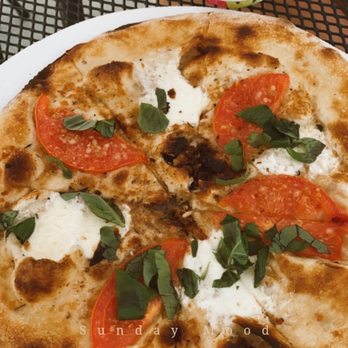 Daniel's Vineyard - Margarita pizza - Wineries Near Me - McCordsville, Indiana
