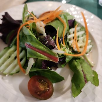 Tiny Pyramid - House salad - Cafes Near Me - Honolulu, Hawaii
