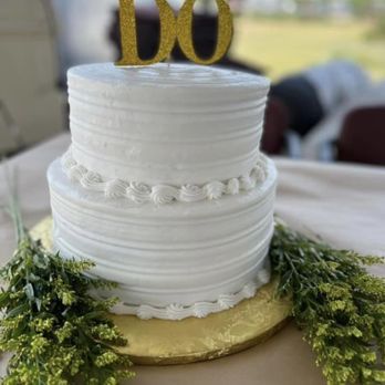 El Folklor Bakery - Vanilla buttercream frosting, vanilla cake and strawberry filling. - Bakeries Near Me - San Antonio, Texas